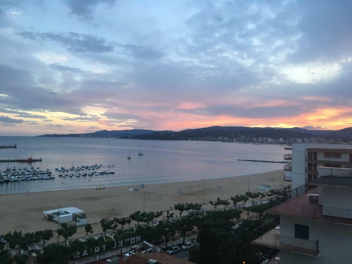 Seafront Apartment In Palamós Exteriér fotografie